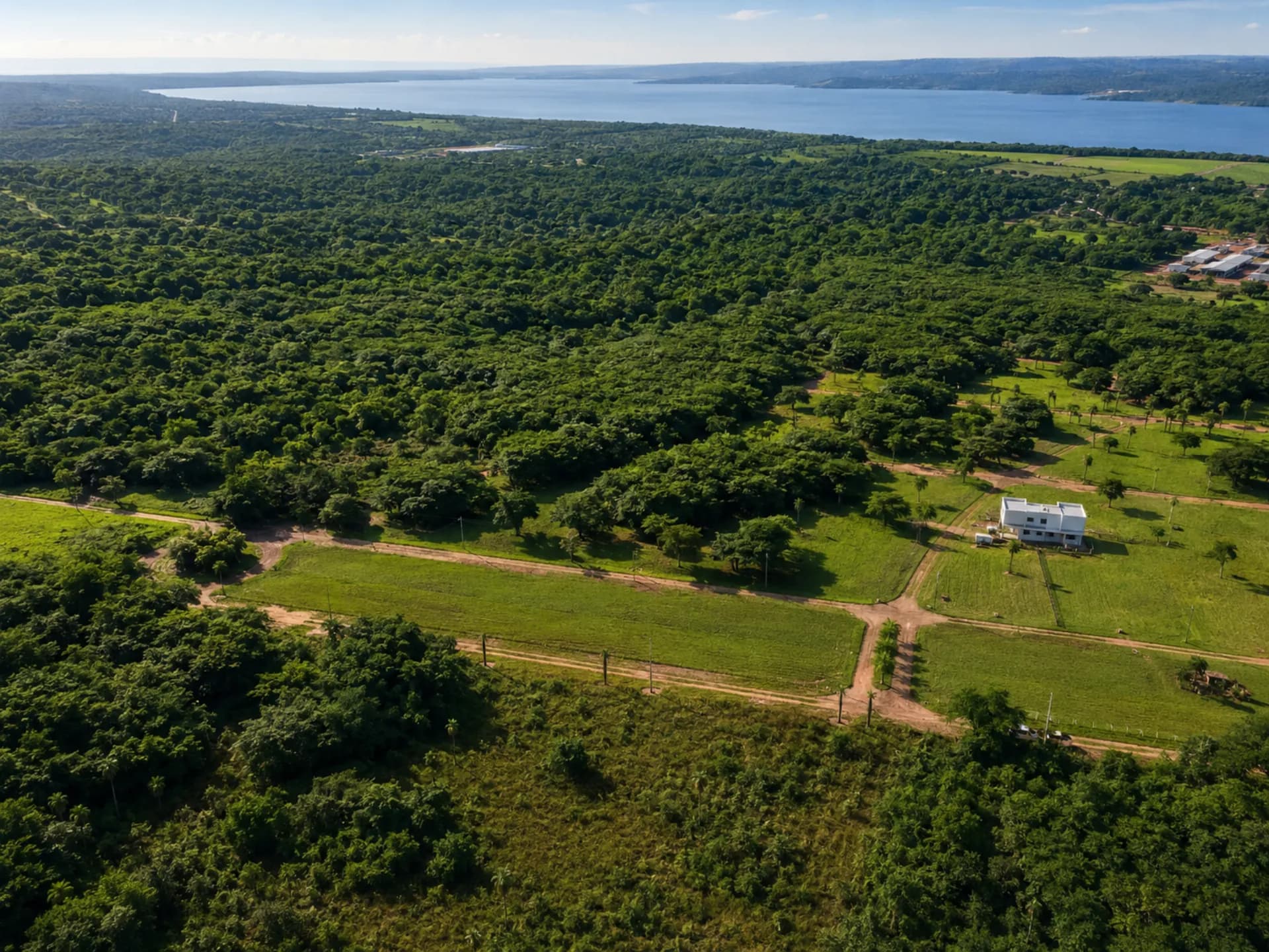 Aérea de Parquealto con el Lago Ypacaraí al fondo