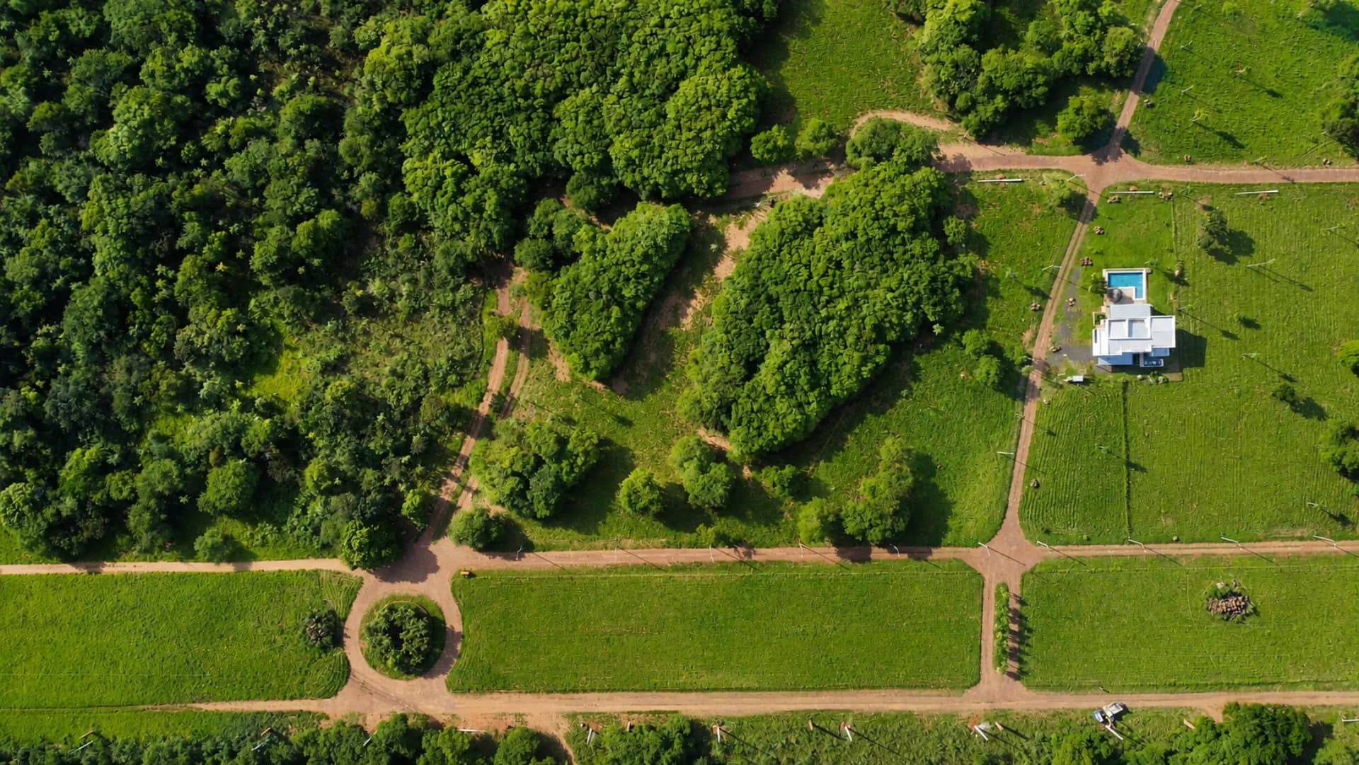Vista aérea cenital del trazado de lotes en Parquealto, Ypacaraí